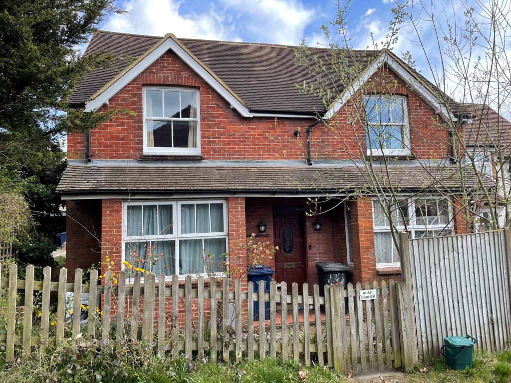Lot: 33 - POTENTIAL DEVELOPMENT SITE WITH RESIDENTIAL CONSENT INCLUDING GARAGE AND GROUND RENTS -